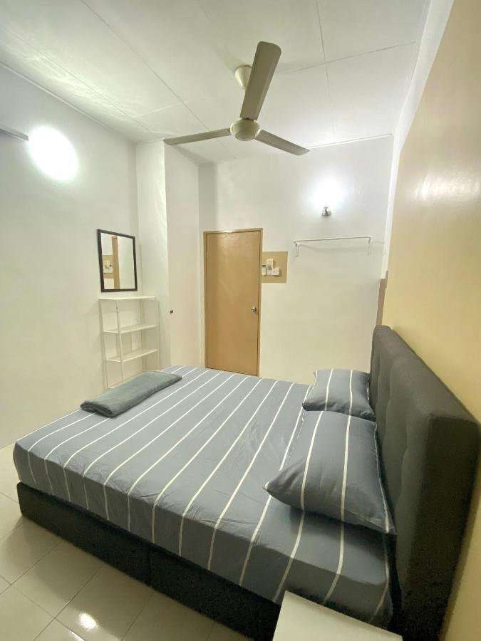 Comfy Sutera Seberang Jaya Villa Kampong Belah Dua Exterior photo
